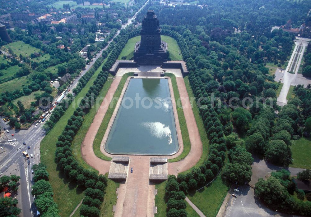 Aerial photograph Leipzig - Blick auf das Völkerschlachtdenkmal in Leipzig in Sachsen. Die Gedenkstätte, gebaut in Erinnerung an die Völkerschlacht 1813, ist das größte Denkmal Europas und eines der Wahrzeichen Leipzigs. View of the Monument to the Battle of the Nations in Leipzig in Saxony.