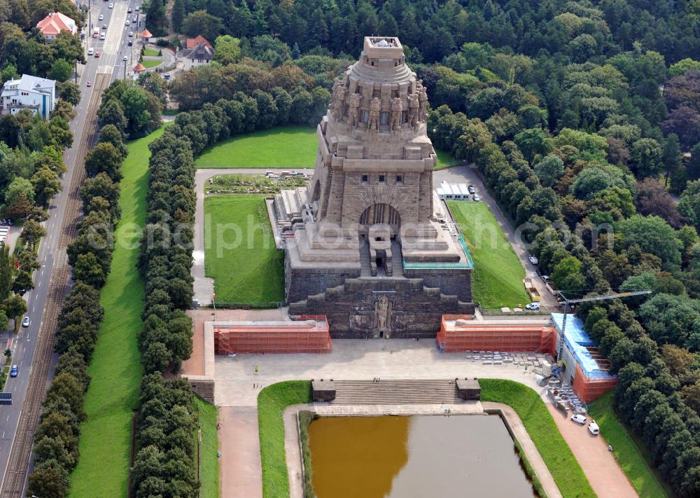 Leipzig from the bird's eye view: Blick auf das Völkerschlachtdenkmal in Leipzig in Sachsen. Die Gedenkstätte, gebaut in Erinnerung an die Völkerschlacht 1813, ist das größte Denkmal Europas und eines der Wahrzeichen Leipzigs. View of the Monument to the Battle of the Nations in Leipzig in Saxony.