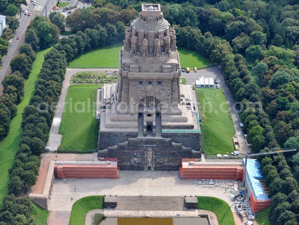 Aerial image Leipzig - Blick auf das Völkerschlachtdenkmal in Leipzig in Sachsen. Die Gedenkstätte, gebaut in Erinnerung an die Völkerschlacht 1813, ist das größte Denkmal Europas und eines der Wahrzeichen Leipzigs. View of the Monument to the Battle of the Nations in Leipzig in Saxony.