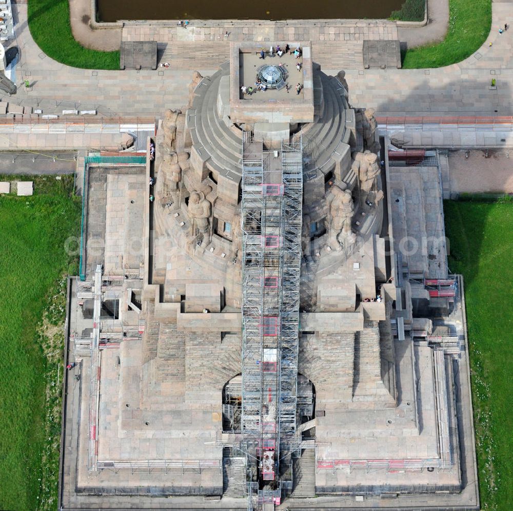 Leipzig from above - Blick auf das Völkerschlachtdenkmal in Leipzig in Sachsen. Die Gedenkstätte, gebaut in Erinnerung an die Völkerschlacht 1813, ist das größte Denkmal Europas und eines der Wahrzeichen Leipzigs. View of the Monument to the Battle of the Nations in Leipzig in Saxony.