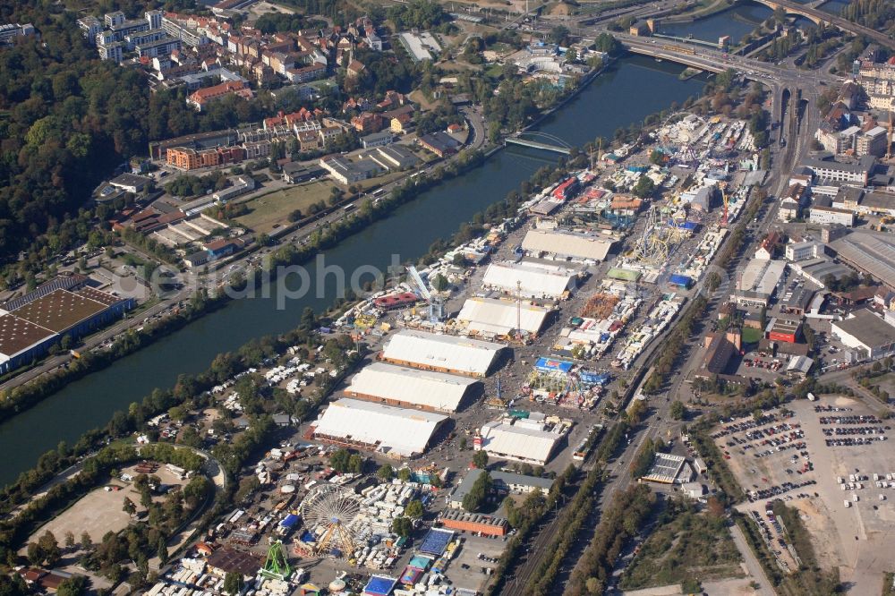 Aerial photograph Stuttgart - Cannstatter fair - festival on the banks of the river Neckar in Stuttgart in Baden-Wuerttemberg