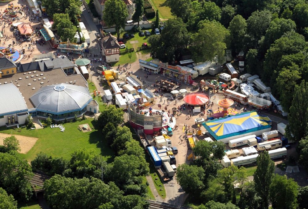 Aerial image Arnstadt - The festival on the wool market in Arnstadt in Thuringia is one of the biggest folk festivals in Thuringia. The traditional funfair, there are more than 150 years. Every year in summer fairground amuse and rides, lottery booths and shooting galleries - operator the numerous visitors. Stalls with regional culinary delicacies are also available