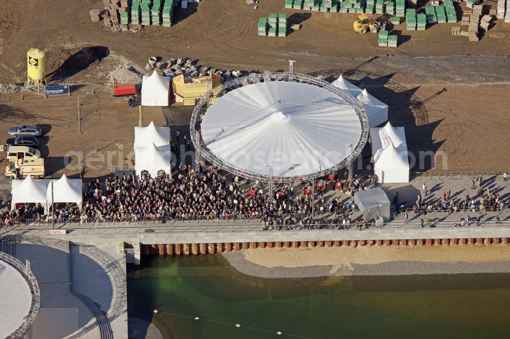 Dortmund from the bird's eye view: Volksfest an der Hörder Burg zur Flutung des Phoenix-Sees. Festival at the Castle Horde in celebration of the flooding of the Lake Phoenix.