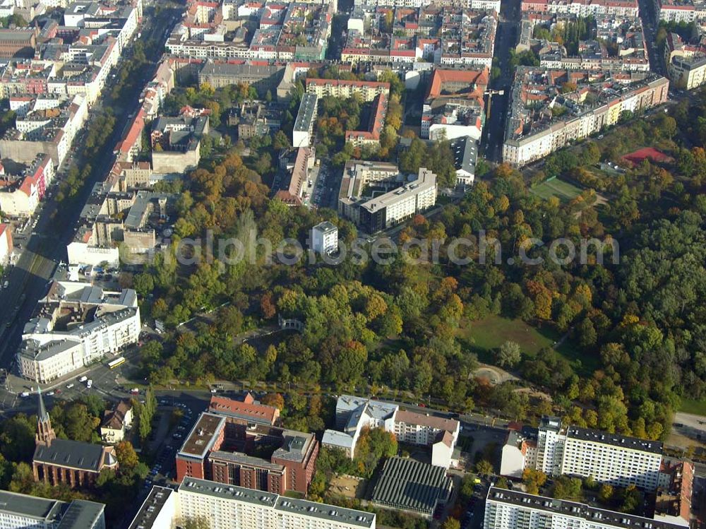 Aerial image Berlin- Friedrichshain - 20.10.2004 Blick auf den westlichen Teil des Volksparks in Berlin-Friedrichshain.