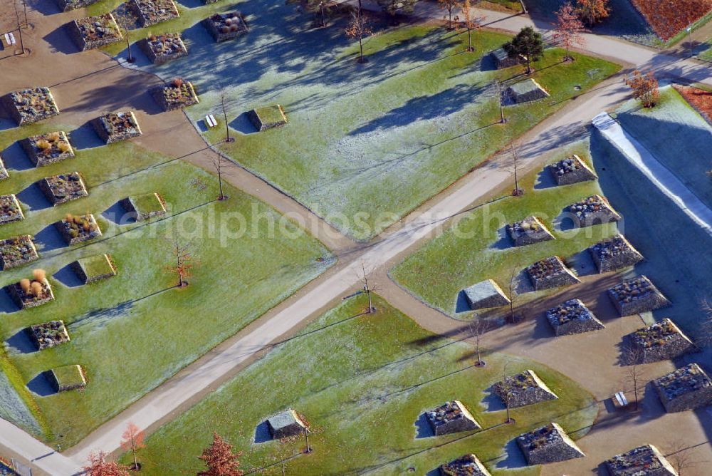 Aerial photograph Potsdam - Blick auf das Gartengelände im Volkspark Bornstedter Feld in Potsdam. Aus dem einstigen Militärübungsgelände entstand der Volkspark Bornstester Feld mit attraktiven Möglichkeiten für Sport, Spiel, Kultur und Entspannung. In der ehemaligen BUGA-Halle wurde die faszinierende tropische Naturerlebniswelt „Biosphäre“, eine Reise zu den Wundern der Natur, geschaffen. Von hier aus gelangt man zu der unweit gelegenen Bornimer Feldflur, welche Ideen des Landschaftsgestalters Lenné nachempfunden wurde. Kontakt: Volkspark Bornstedter Feld, Jägerallee, 14469 Potsdam