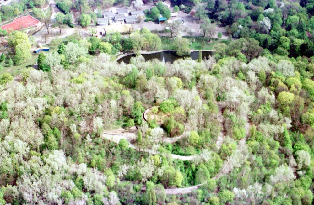 Berlin-Friedrichshain from above - Volkspark Friedrichshain.