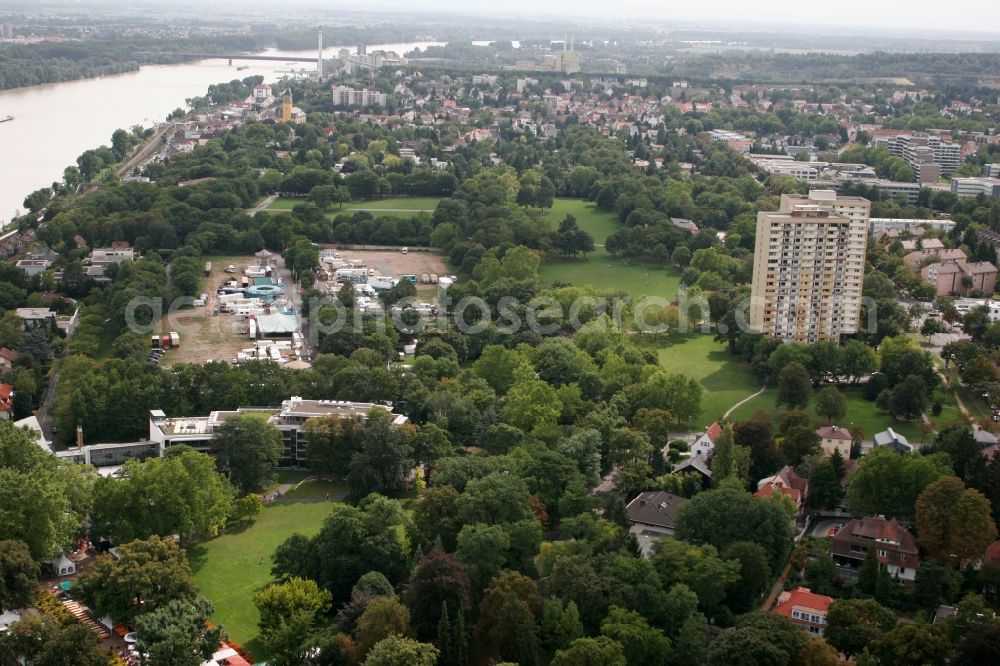 Mainz from above - Volkspark Park and left Rhine riverbank in Mainz in the state of Rhineland-Palatinate. The park is located on the left riverbank of the state capital. View from the North to the South