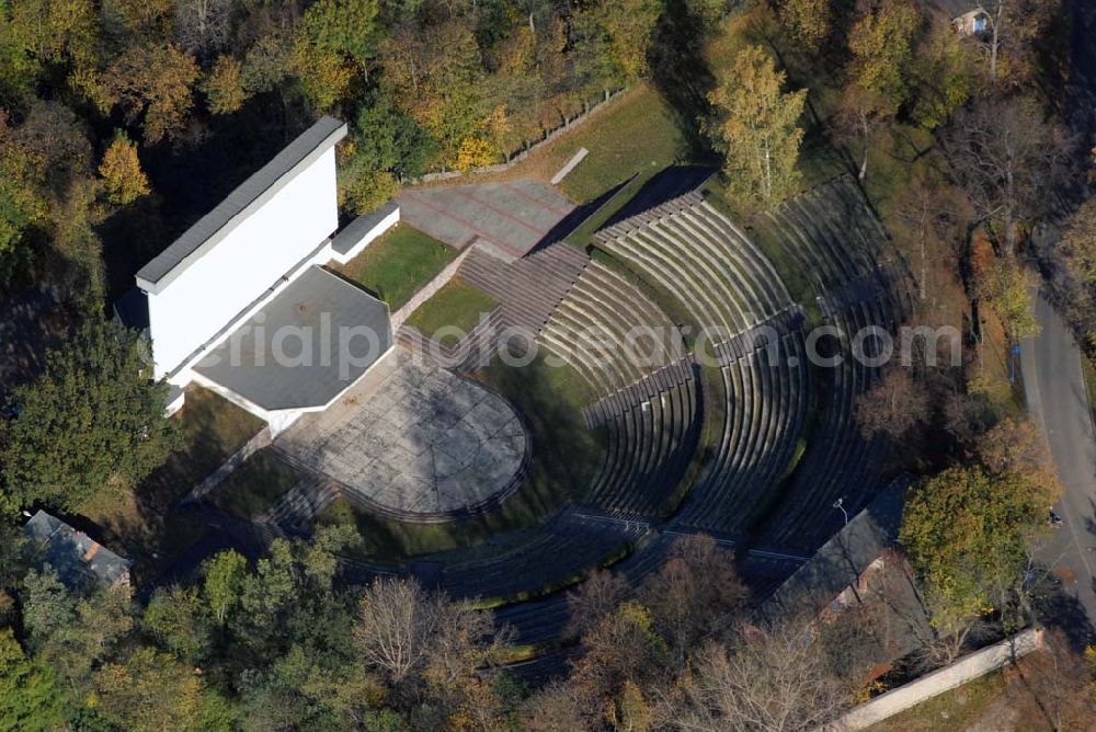 Borna from the bird's eye view: Blick auf den Volksplatz an der Johann-Sebastian-Bach-Straße. Dahinter befindet sich der Goethepark.