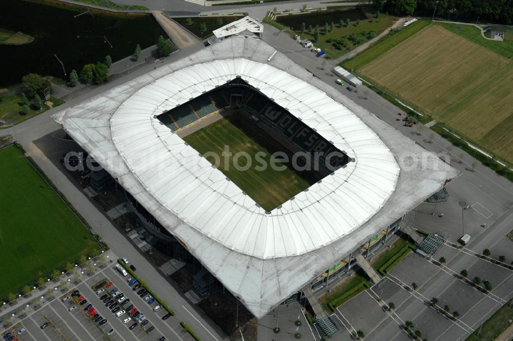 Wolfsburg from the bird's eye view: Blick auf die Volkswagen Arena in den Allerwiesen 1 in 38446 Wolfsburg. Das moderne Stadion ist Heimstätte des VfL Wolfsburg. View of the Volkswagen Arena in Wolfsburg Allerwiese 1 in 38 446. The modern stadium is home to VfL Wolfsburg.