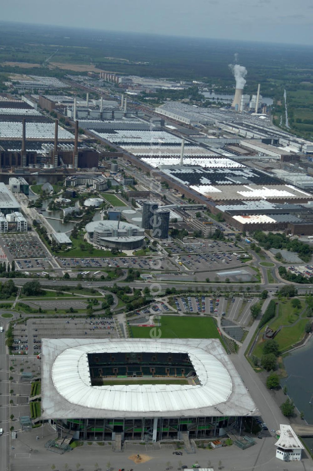 Aerial image Wolfsburg - Blick auf die Volkswagen Arena in den Allerwiesen 1 in 38446 Wolfsburg. Das moderne Stadion ist Heimstätte des VfL Wolfsburg. View of the Volkswagen Arena in Wolfsburg Allerwiese 1 in 38 446. The modern stadium is home to VfL Wolfsburg.