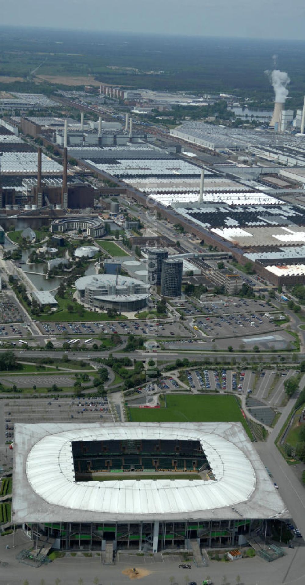 Aerial photograph Wolfsburg - Blick auf die Volkswagen Arena in den Allerwiesen 1 in 38446 Wolfsburg. Das moderne Stadion ist Heimstätte des VfL Wolfsburg. View of the Volkswagen Arena in Wolfsburg Allerwiese 1 in 38 446. The modern stadium is home to VfL Wolfsburg.