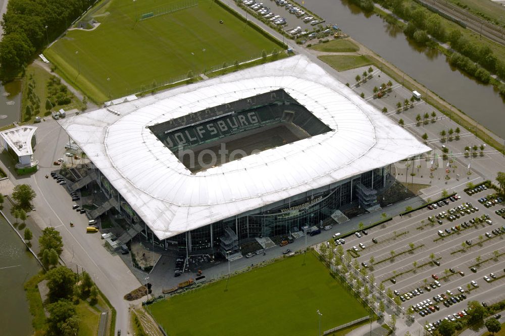 Aerial image Wolfsburg - Blick auf die Volkswagen Arena in den Allerwiesen 1 in 38446 Wolfsburg. Das moderne Stadion ist Heimstätte des VfL Wolfsburg. View of the Volkswagen Arena in Wolfsburg Allerwiese 1 in 38 446. The modern stadium is home to VfL Wolfsburg.