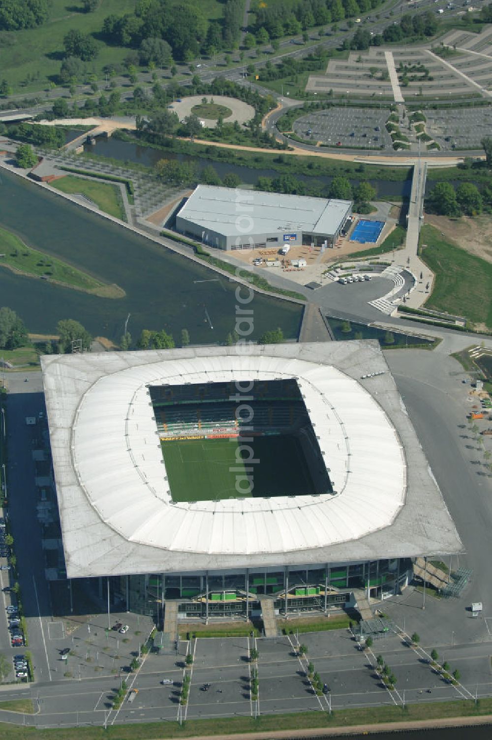 Wolfsburg from the bird's eye view: Blick auf die Volkswagen Arena Wolfsburg (Stadion Wolfsburg). Die Stadionkapazität beträgt 30000. Kontakt: fussball@vfl-wolfsburg.de; Tel. 05361-89 03 0