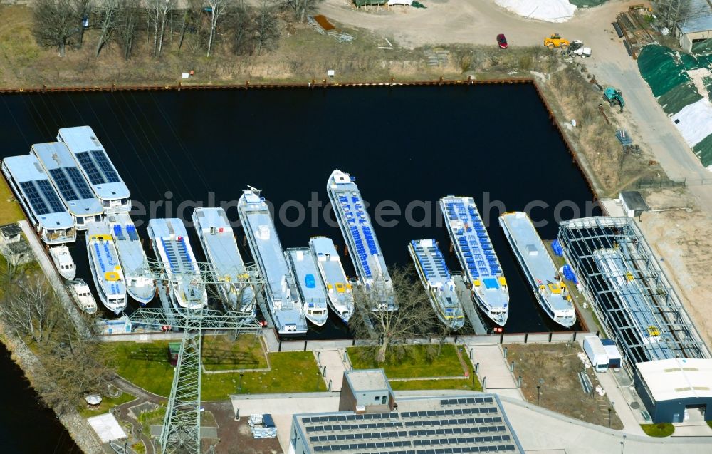 Berlin from the bird's eye view: Due to the crisis, fully occupied ship moorings at the harbor basin of the inland port for passenger ships and ferries of the Riedel shipping company on Nalepastrasse in the Oberschoeneweide district in Berlin, Germany