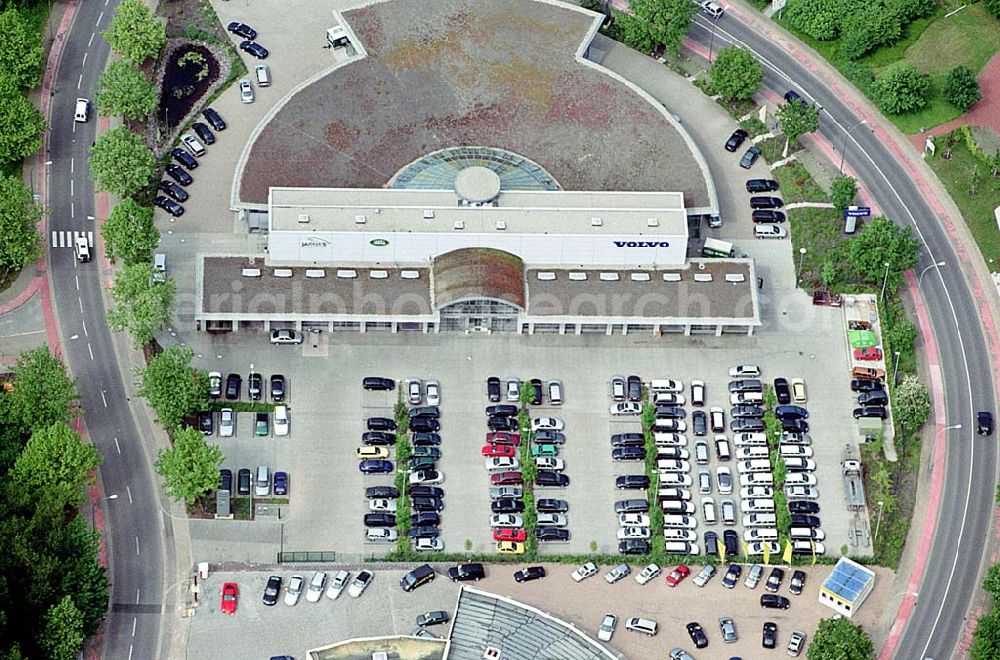 Saarlouis from the bird's eye view: VOLVO-Autohaus Kreuzer an der St. Nazairer Allee 1a in 66740 Saarlouis. (Tel.: 06831-48720) Datum: 26.05.2003