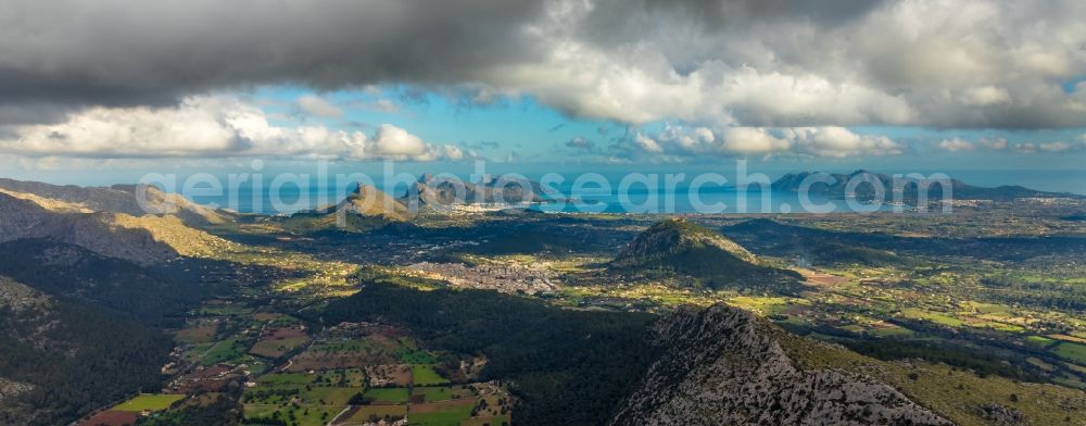 Aerial photograph Pollensa - Valley landscape surrounded by mountains in Pollensa in Islas Baleares, Spain