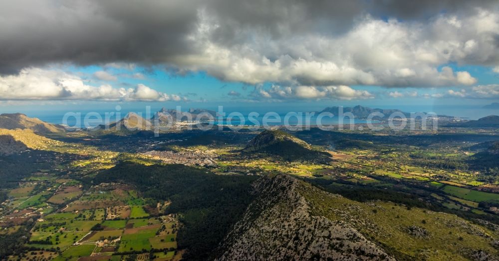 Aerial photograph Pollensa - Valley landscape surrounded by mountains in Pollensa in Islas Baleares, Spain