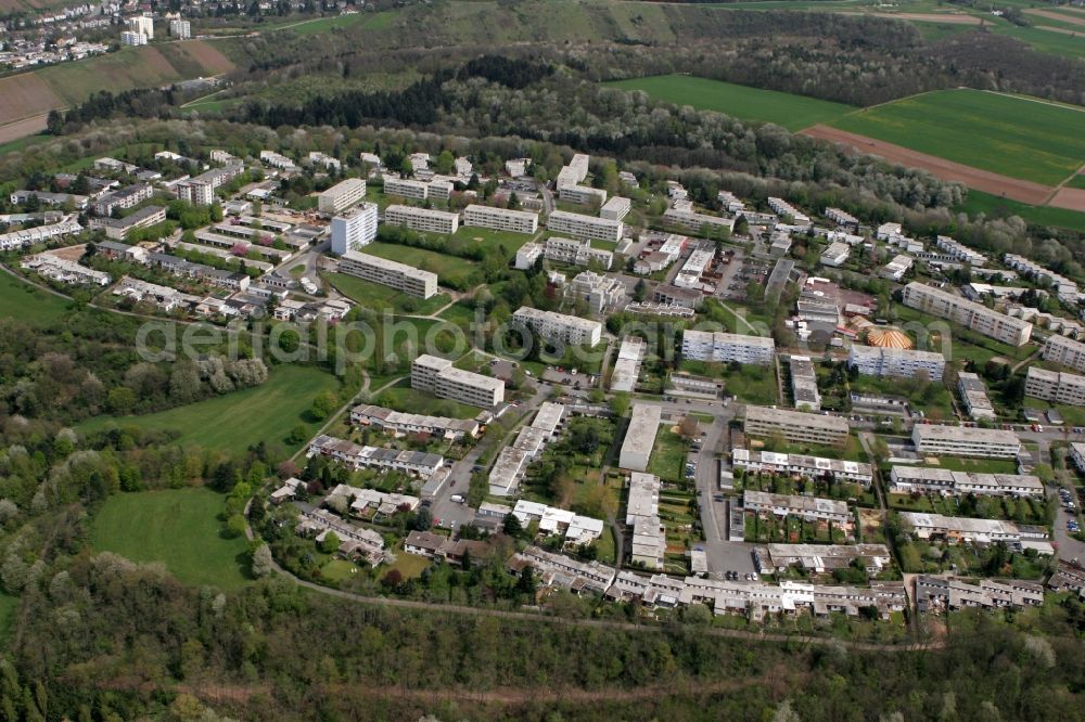 Trier Mariahof from the bird's eye view: Mariahof located in the green on the Muhlenberg. The characteristic features of the new housing estate is one of the even distribution of homes, row houses and multi-storey apartment buildings. The residential area is located in Trier in Rhineland-Palatinate