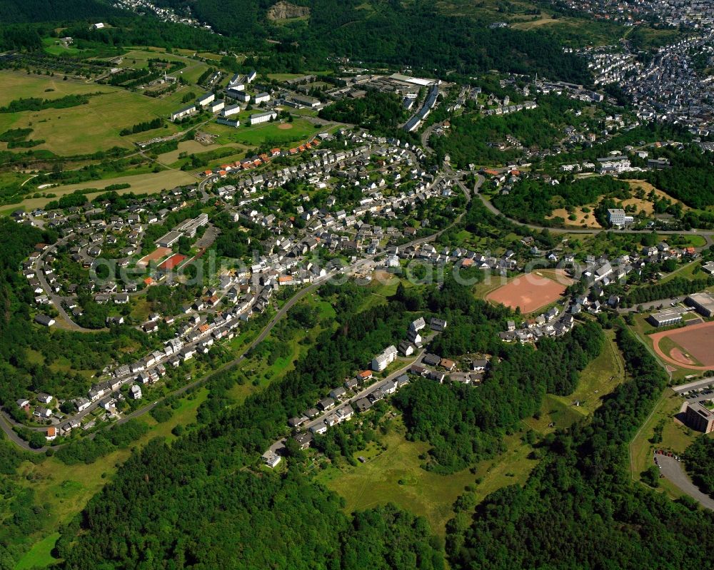 Algenrodt from above - Surrounded by forest and forest areas center of the streets and houses and residential areas in Algenrodt in the state Rhineland-Palatinate, Germany