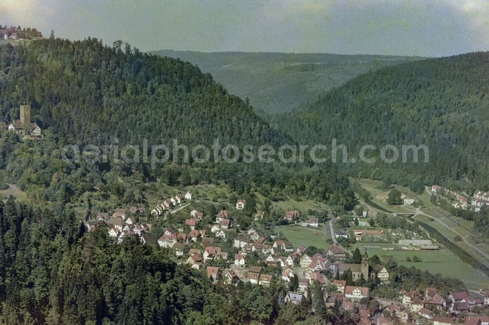 Aerial image Bad Liebenzell - Surrounded by forest and forest areas center of the streets and houses and residential areas in Bad Liebenzell in the state Baden-Wuerttemberg, Germany