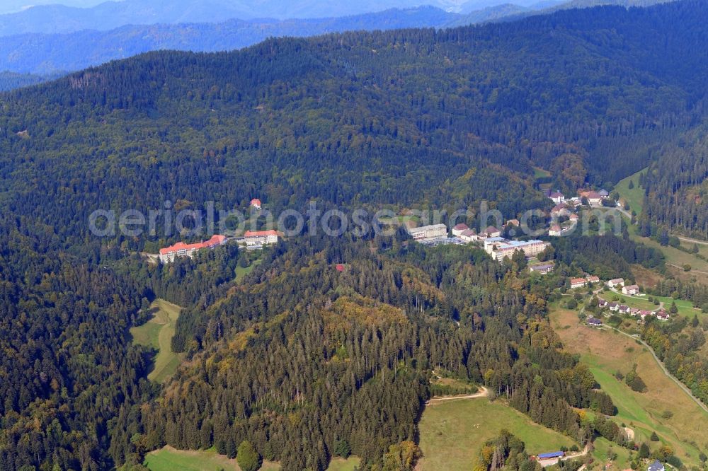 Aerial image Friedrichsheim - Surrounded by forest and forest areas center of the streets and houses and residential areas in Friedrichsheim in the state Baden-Wuerttemberg, Germany