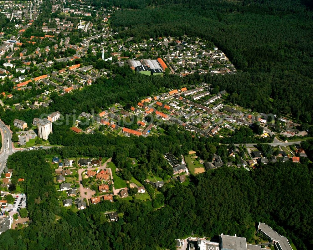 Geesthacht from above - Surrounded by forest and forest areas center of the streets and houses and residential areas in Geesthacht in the state Schleswig-Holstein, Germany