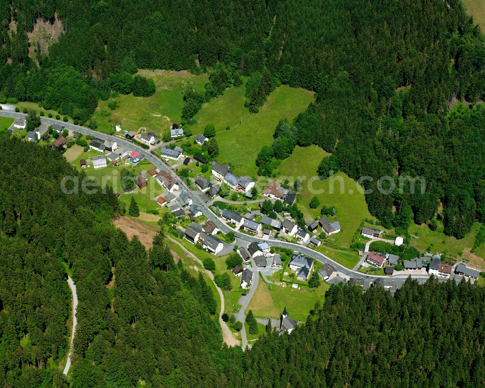 Geroldsgrün from above - Surrounded by forest and forest areas center of the streets and houses and residential areas on street Langenbachtal in the district Duerrenwaid in Geroldsgruen in the state Bavaria, Germany