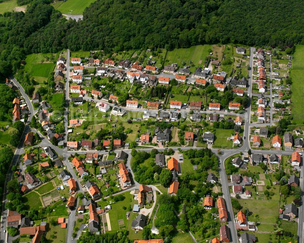 Groß Döhren from the bird's eye view: Surrounded by forest and forest areas center of the streets and houses and residential areas in Groß Döhren in the state Lower Saxony, Germany