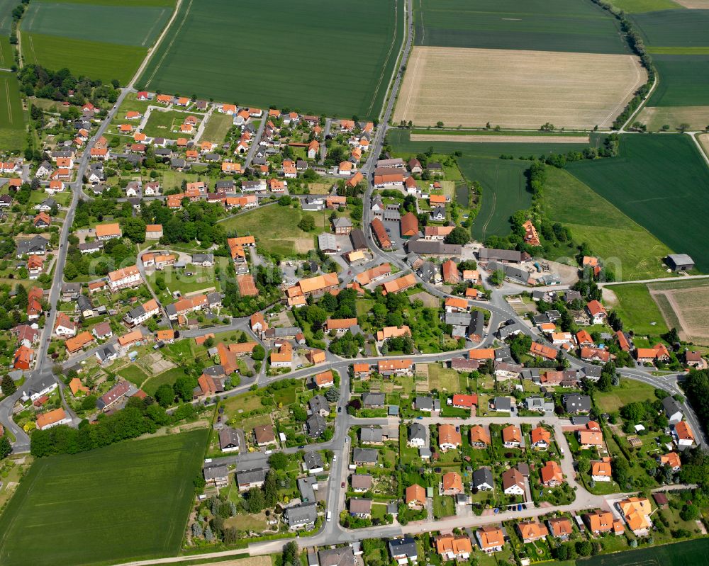 Aerial photograph Groß Döhren - Surrounded by forest and forest areas center of the streets and houses and residential areas in Groß Döhren in the state Lower Saxony, Germany