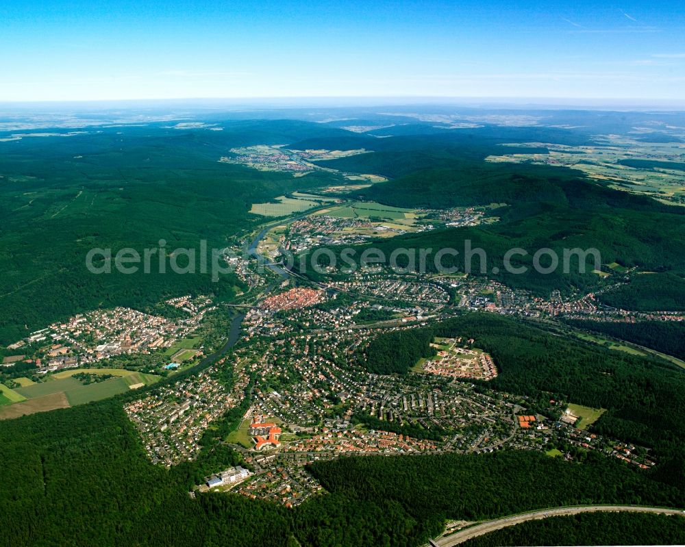 Hann. Münden from the bird's eye view: Surrounded by forest and forest areas center of the streets and houses and residential areas in Hann. Muenden in the state Lower Saxony, Germany