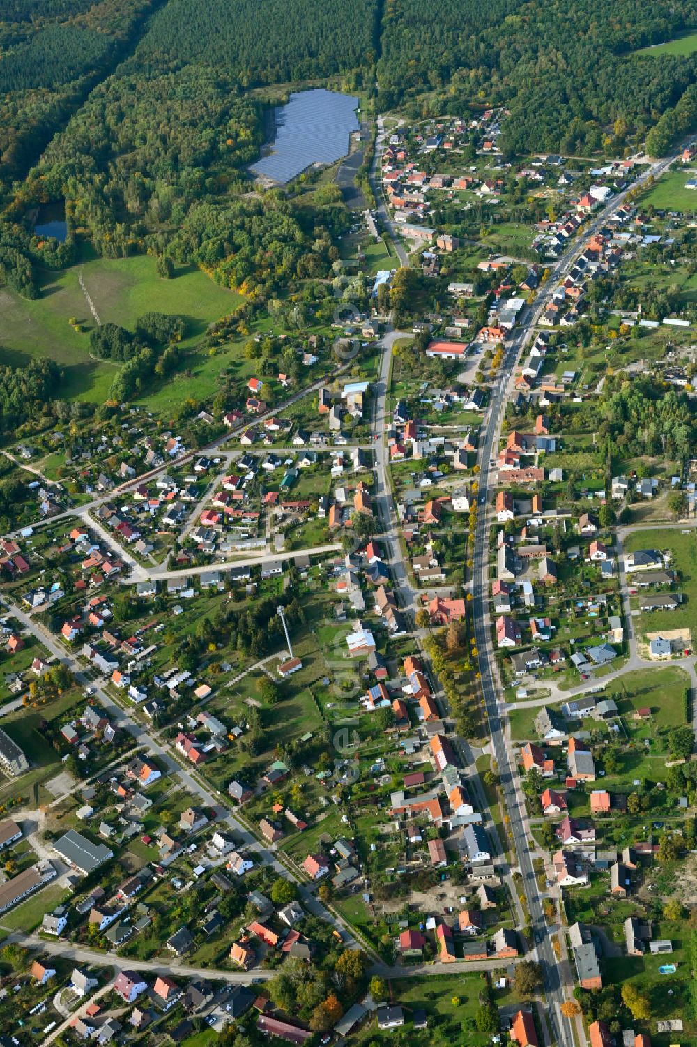 Jatznick from above - Surrounded by forest and forest areas center of the streets and houses and residential areas in Jatznick in the state Mecklenburg - Western Pomerania, Germany