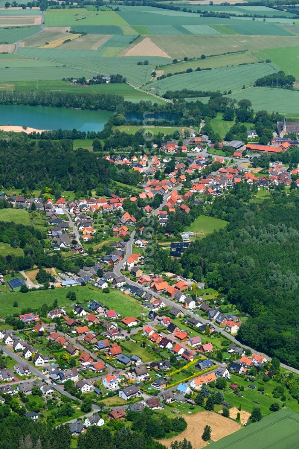 Aerial photograph Möllenbeck - Surrounded by forest and forest areas center of the streets and houses and residential areas in Moellenbeck in the state Lower Saxony, Germany