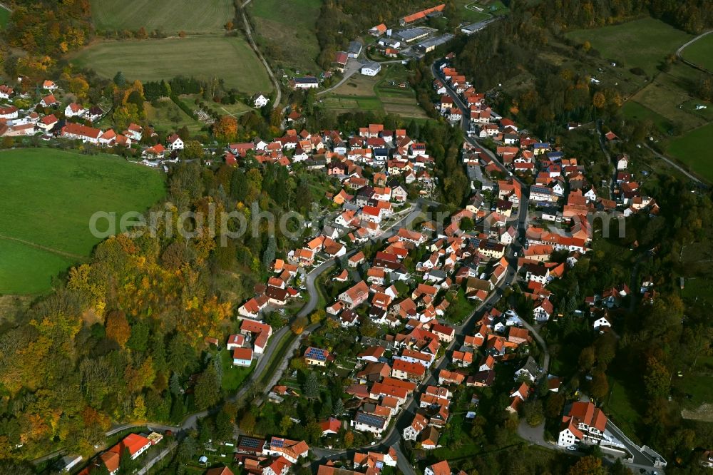 Nazza from above - Surrounded by forest and forest areas center of the streets and houses and residential areas in Nazza in the state Thuringia, Germany