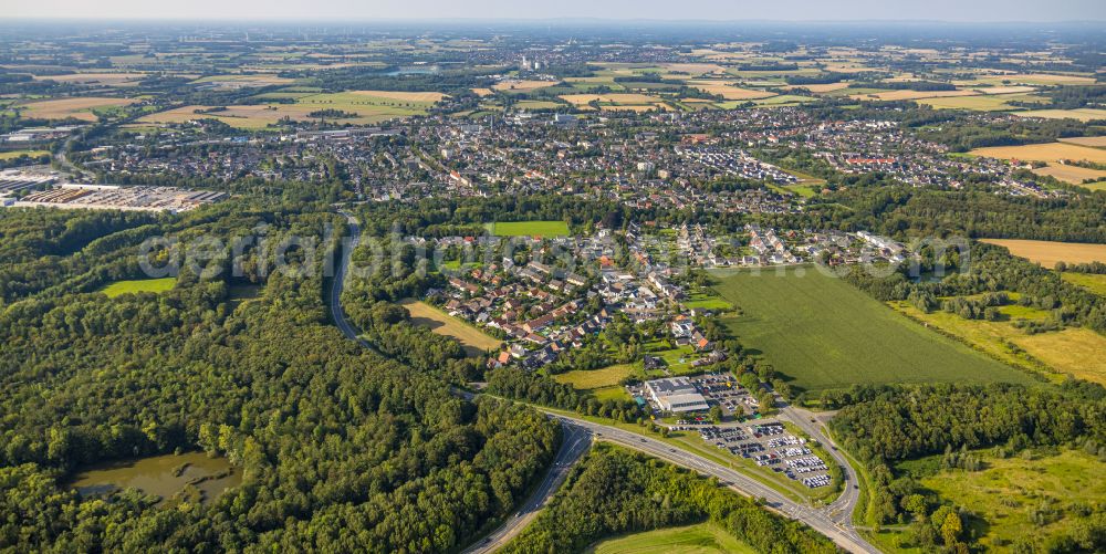 Aerial image Neubeckum - Surrounded by forest and forest areas center of the streets and houses and residential areas in Neubeckum at Ruhrgebiet in the state North Rhine-Westphalia, Germany