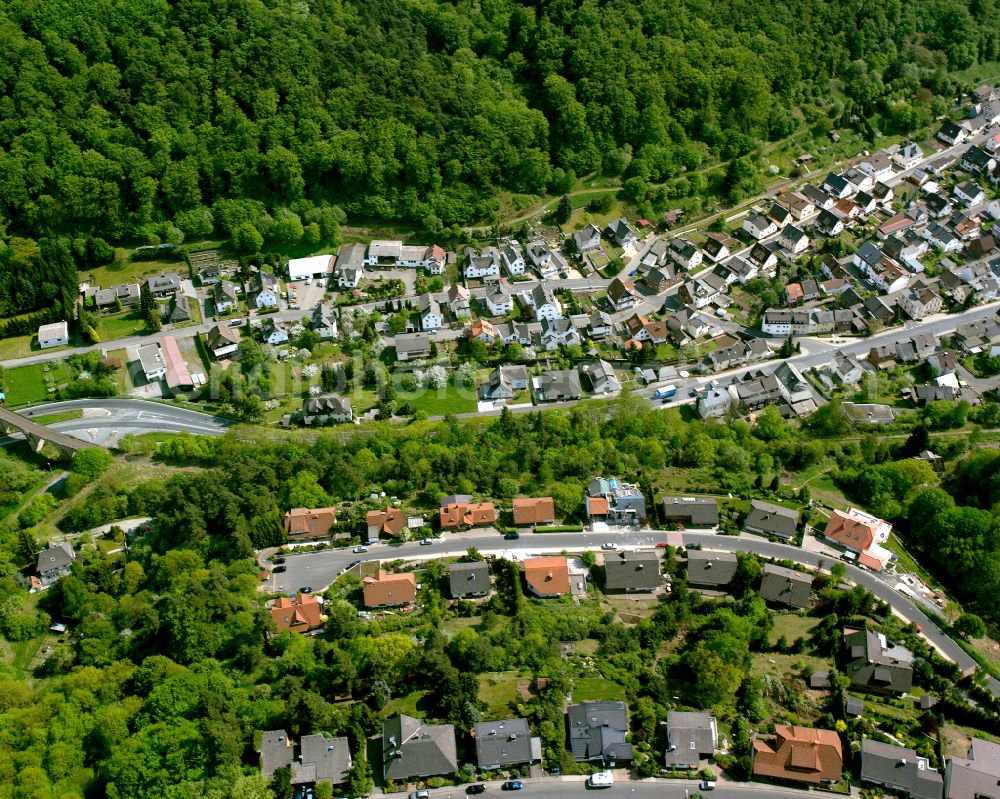 Niederscheld from the bird's eye view: Surrounded by forest and forest areas center of the streets and houses and residential areas in Niederscheld in the state Hesse, Germany