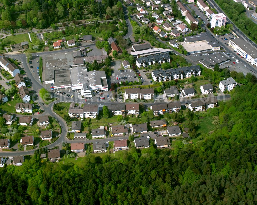 Aerial image Niederscheld - Surrounded by forest and forest areas center of the streets and houses and residential areas in Niederscheld in the state Hesse, Germany