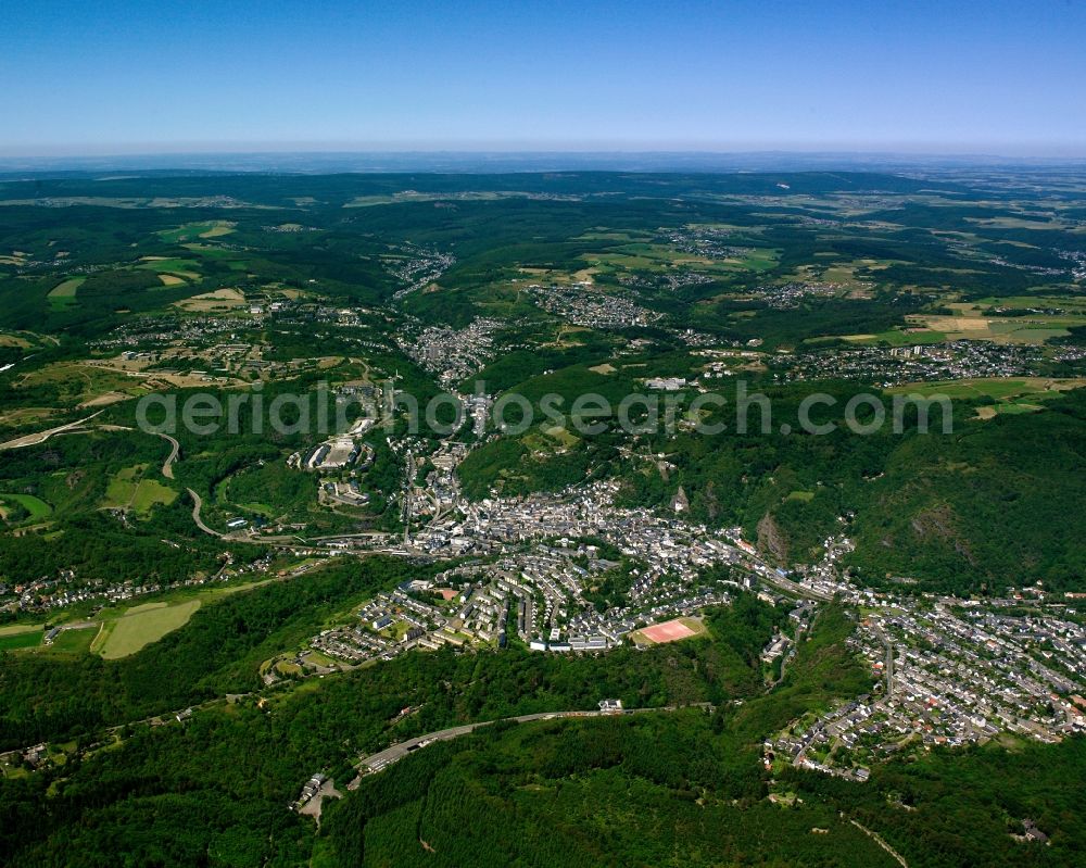 Oberstein from above - Surrounded by forest and forest areas center of the streets and houses and residential areas in Oberstein in the state Rhineland-Palatinate, Germany