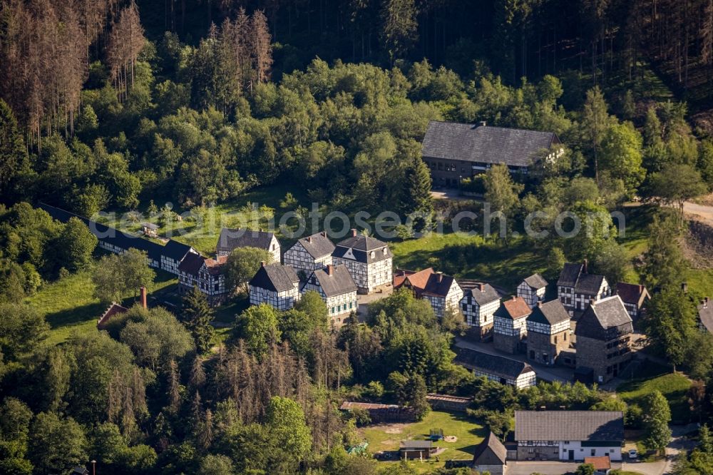 Hagen from the bird's eye view: Surrounded by forest and forest areas center of the streets and houses and residential areas in the district Dahl in Hagen in the state North Rhine-Westphalia, Germany