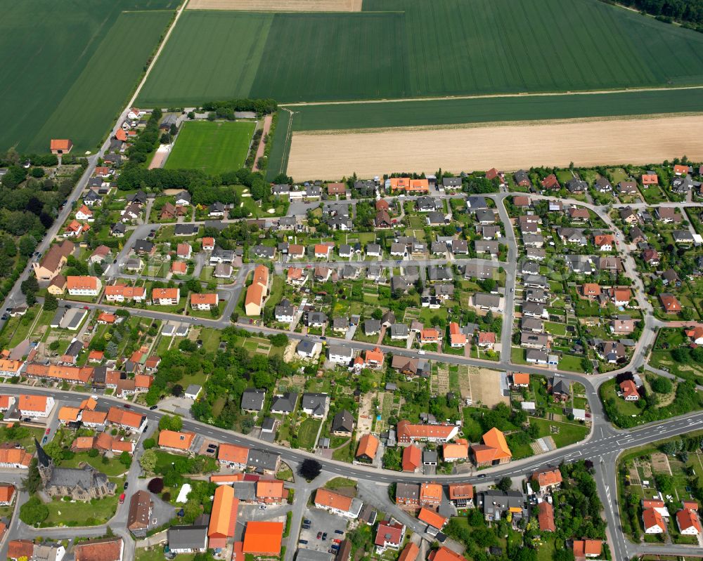 Aerial image Othfresen - Surrounded by forest and forest areas center of the streets and houses and residential areas in Othfresen in the state Lower Saxony, Germany