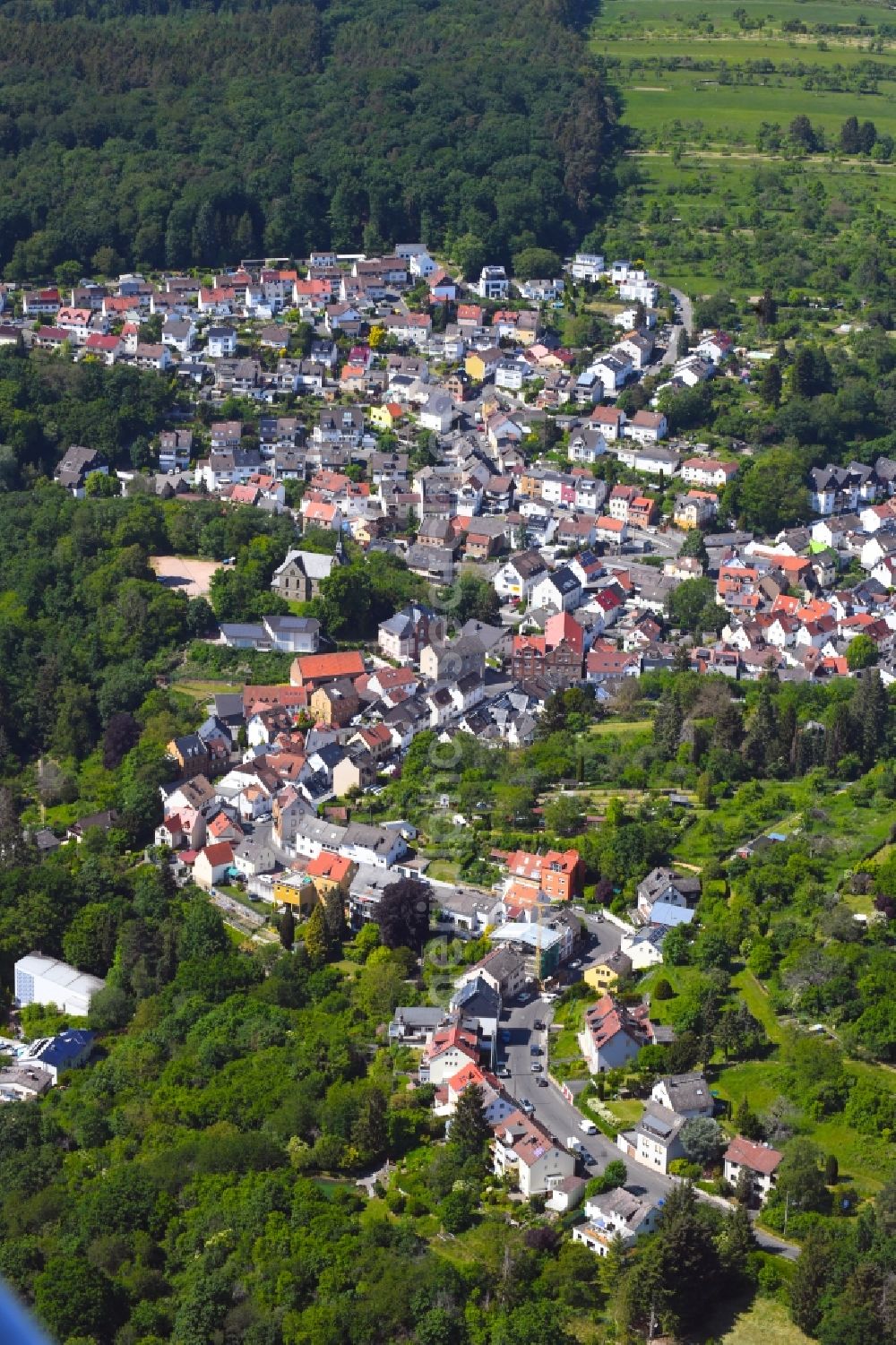 Aerial photograph Rambach - Surrounded by forest and forest areas center of the streets and houses and residential areas in Rambach in the state Hesse, Germany