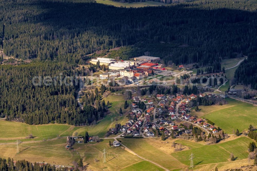 Aerial photograph Grafenhausen - Surrounded by forest and forest areas center of the streets and houses and residential areas in Grafenhausen in the state Baden-Wuerttemberg, Germany