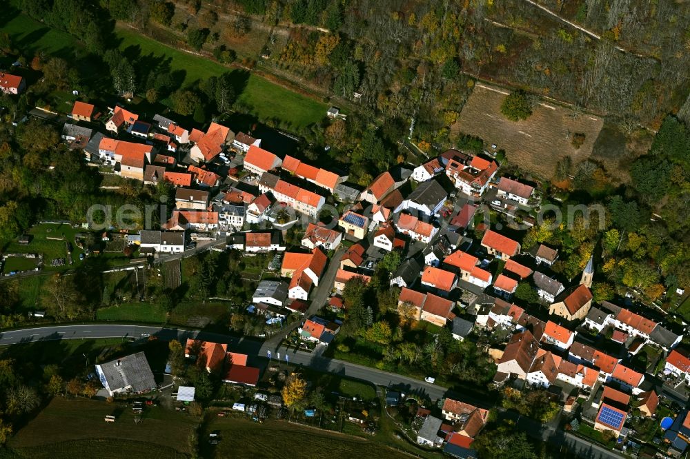 Aerial image Unkenbach - Surrounded by forest and forest areas center of the streets and houses and residential areas in Unkenbach in the state Rhineland-Palatinate, Germany