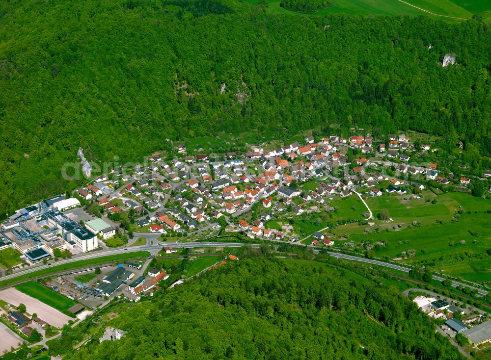 Weiler from the bird's eye view: Surrounded by forest and forest areas center of the streets and houses and residential areas in Weiler in the state Baden-Wuerttemberg, Germany