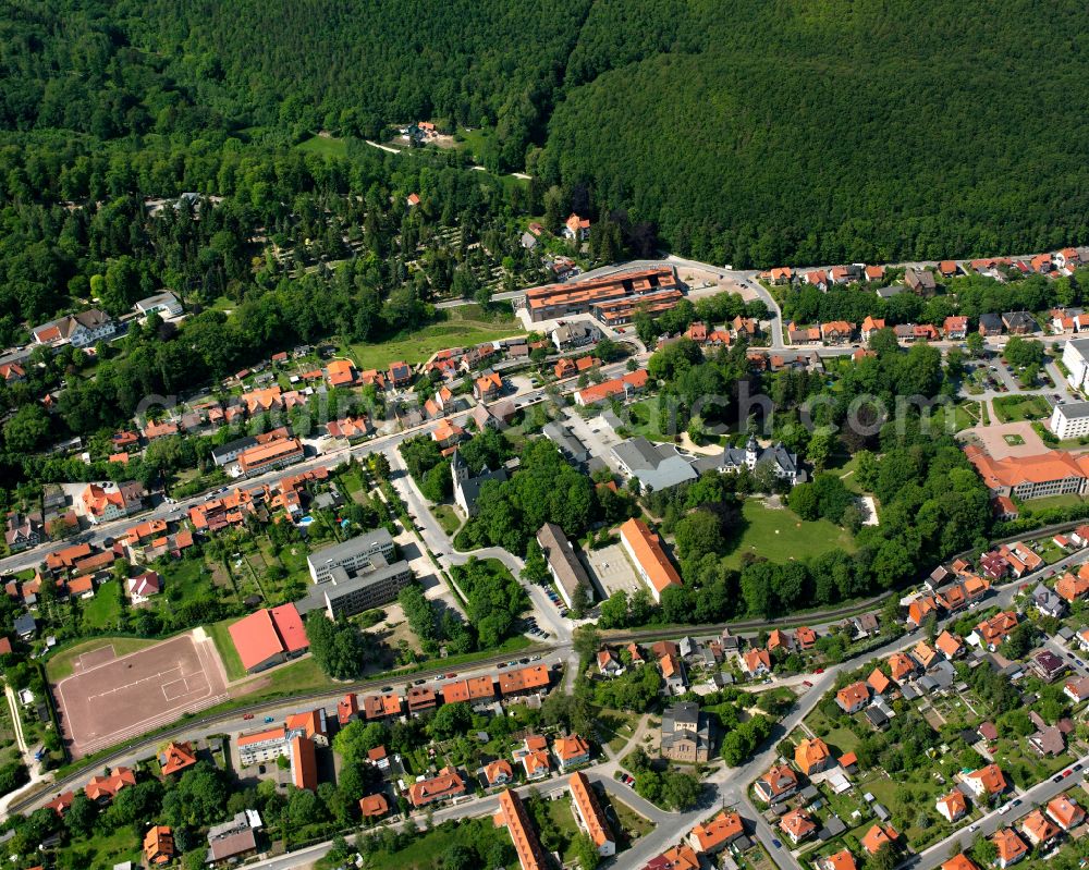 Wernigerode from the bird's eye view: Surrounded by forest and forest areas center of the streets and houses and residential areas in Wernigerode in the Harz in the state Saxony-Anhalt, Germany