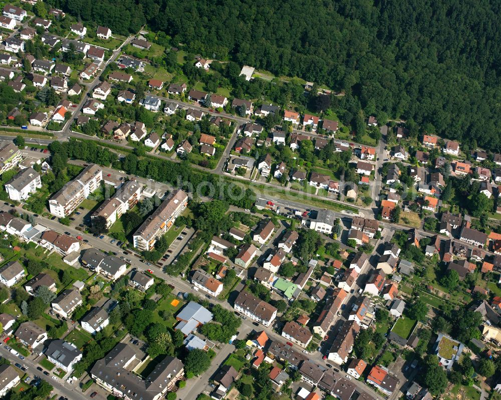 Wolfartsweier from the bird's eye view: Surrounded by forest and forest areas center of the streets and houses and residential areas in Wolfartsweier in the state Baden-Wuerttemberg, Germany