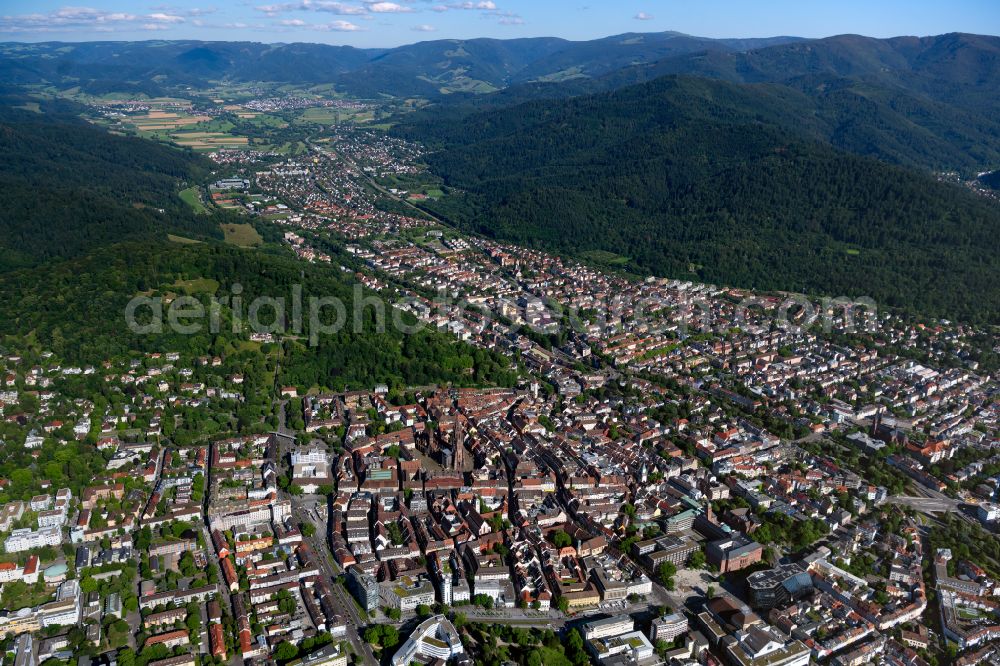 Aerial photograph Altstadt - Urban area with outskirts and inner city area surrounded by woodland and forest areas in Altstadt in the state Baden-Wuerttemberg, Germany