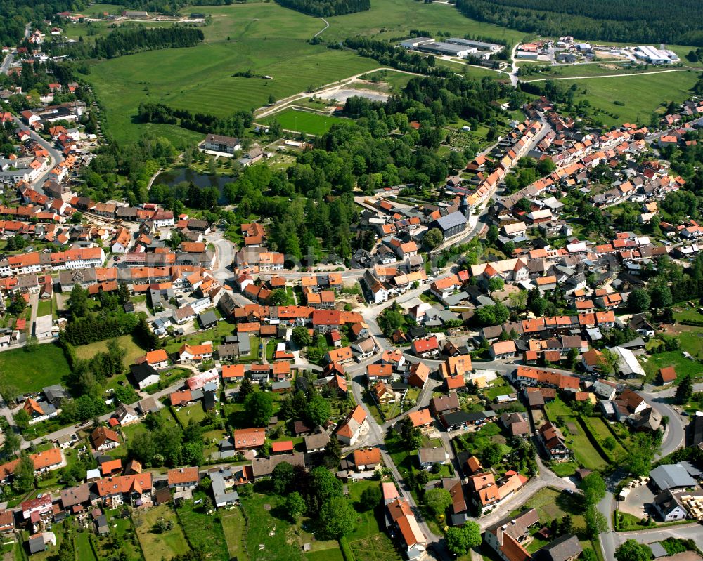 Benneckenstein (Harz) from above - Urban area with outskirts and inner city area surrounded by woodland and forest areas in Benneckenstein (Harz) in the state Saxony-Anhalt, Germany