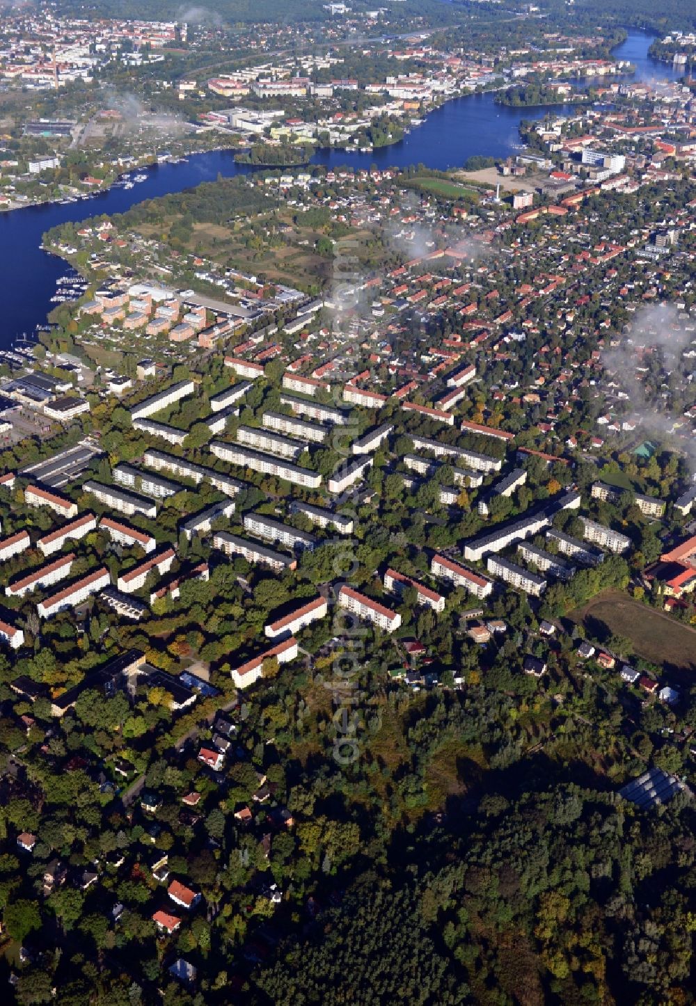 Aerial photograph Berlin - Cityscape traversed by clouds overlooking the autumnal district of Koepenick along the river Dahme witha view of the Rohrwall-Island in Berlin. Residential areas and green space along Wendenschlossstrasse