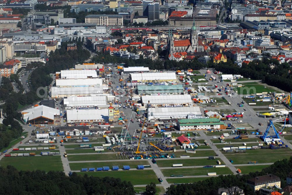 Aerial photograph München - Aufbau vom Oktoberfest auf der Theresienwiese in der Ludwigsvorstadt-Isarvorstadt.