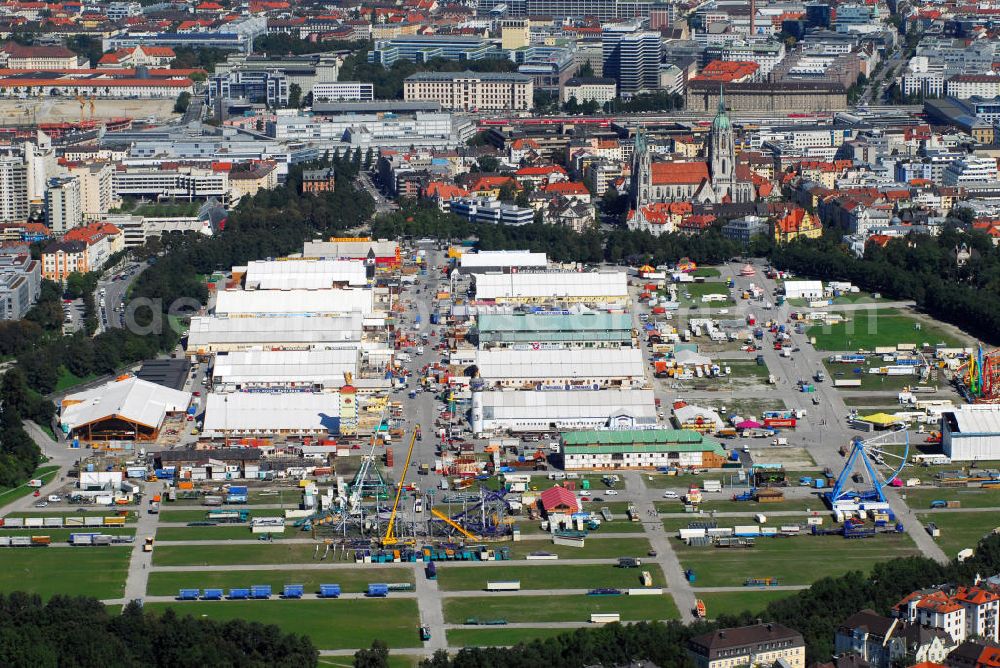 München from above - Aufbau vom Oktoberfest auf der Theresienwiese in der Ludwigsvorstadt-Isarvorstadt.